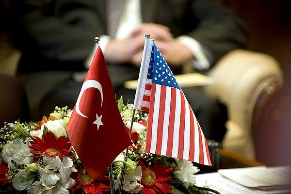 Yazısında ABD'nin Obama döneminde Türkiye'yi yeterince anlamadığını vurgulayan Flynn, "Türkiye'yi bir öncelik olarak kabul edecek şekilde dış politikamızı yeniden düzenlememiz gerekiyor" dedi.