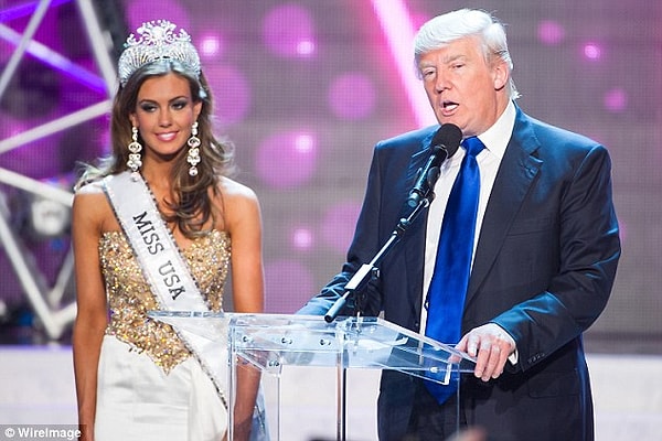 14. В 2006 Трамп совместно с NBC выкупил компанию Miss Universe Organization, которая занималась организацией конкурсов красоты "Мисс Вселенная" и "Мисс Америка".