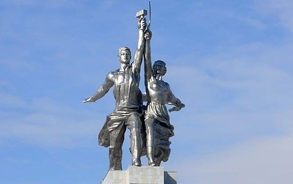 7. Идеал и символ советской эпохи: "Рабочий и колхозница"