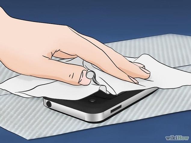 2. After removing the phone from water, quickly gather some paper towels or soft cloths to lay the phone on while you remove the battery cover and battery.