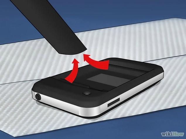 5. Use a vacuum cleaner to suck the liquid out of the inner parts of the phone.