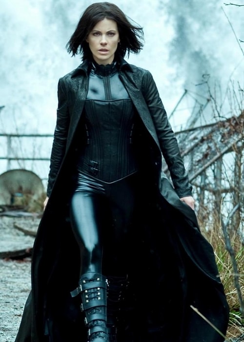Neo (Keanu Reeves) - Kate Beckinsale