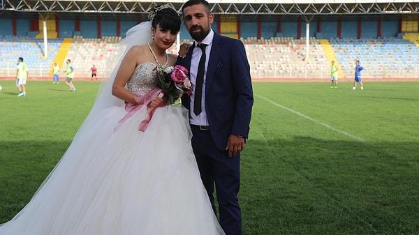 Amatör ligde oynayan Mehmet Ali Babayiğit, ofsayt pozisyonu sırasında itiraz ederken aşık olduğu hakemle evlendi.