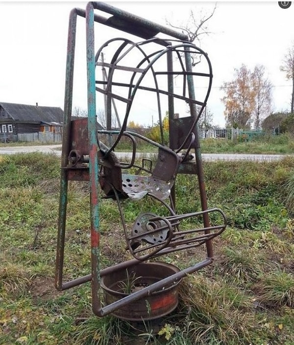 10. Качельки из фильма "Пила"