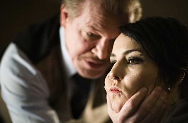 1. Он обвиняет вас во всем