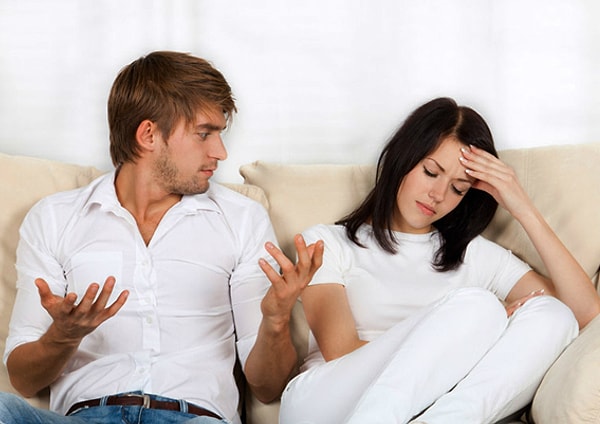 2. Он критикует