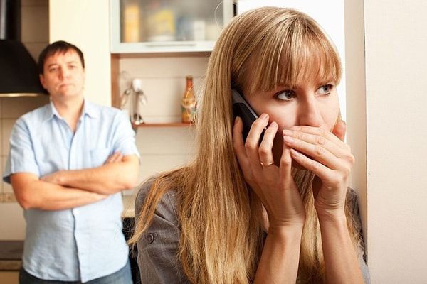 5. Он контролирует вас