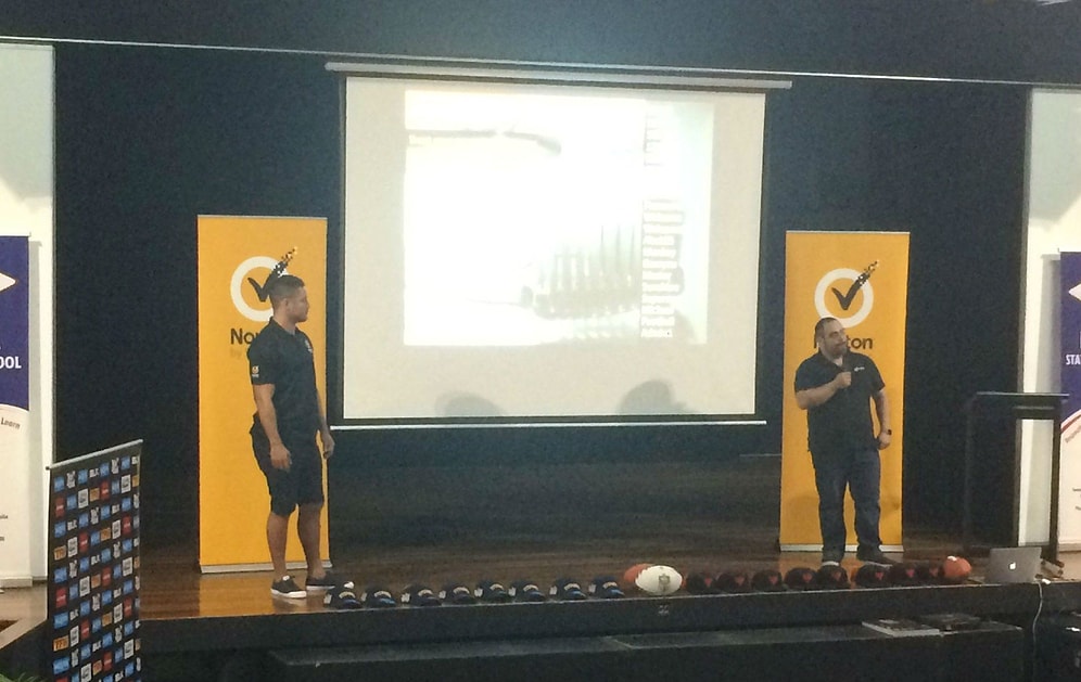 Siber Güvenlik Sunumu Sırasında Dev Ekranda Porno Açılırsa