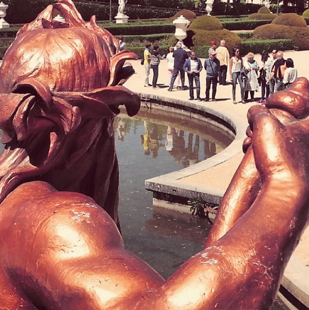 2. You probably didn’t even notice the group of tourists in the background, did you?