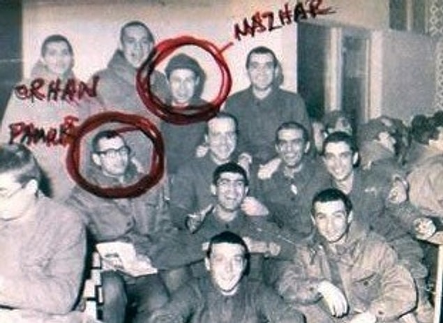 13. Mazhar Alanson'un Tuzla’da askerlik yaparken aynı birlikte olan ünlü isim Nobel ödüllü yazar Orhan Pamuk'tu