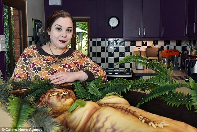 Annabel likes to be inspired from horror movies and create different design cakes in her spare time.
