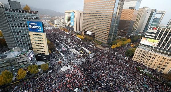 Gösteriyi organize eden gruplar protestocuların sayısının 1 milyona yaklaştığını söylüyor