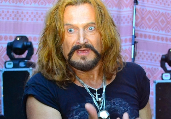 3. А теперь и вовсе может оказаться, что актер находится на территории России нелегально.