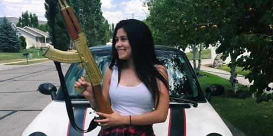 Новый тренд в среде золотой молодежи – покрытое золотом оружие с гравировкой Louis Vuitton