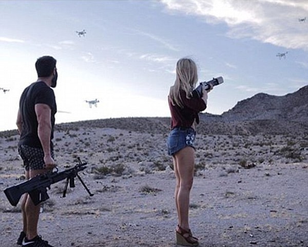 4. Да и вообще оружие стало неотъемлемой частью повседневной жизни миллиардера.