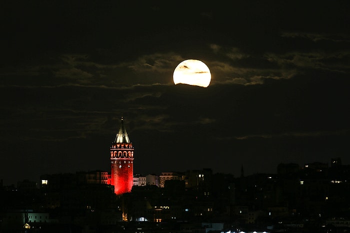 Göğe Bakın! Bu Yüzyılın En Büyük Dolunayı 'Süper Ay' Bu Gece