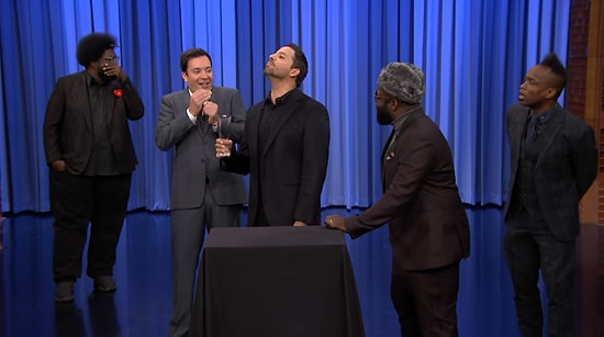 David Blaine'den Jimmy Fallon ve The Roots Grubunun Aklını Başından Alan Efsane Hile