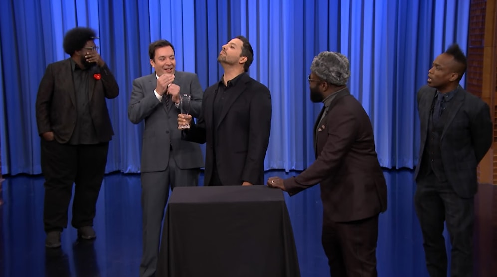 David Blaine'den Jimmy Fallon ve The Roots Grubunun Aklını Başından Alan Efsane Hile