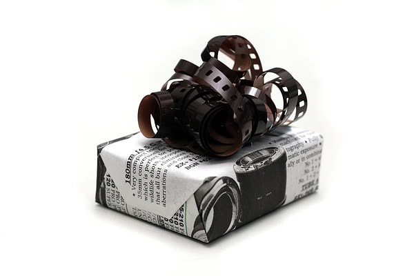 13. А для фотолюбителя вместо банта прикрепить моток пленки