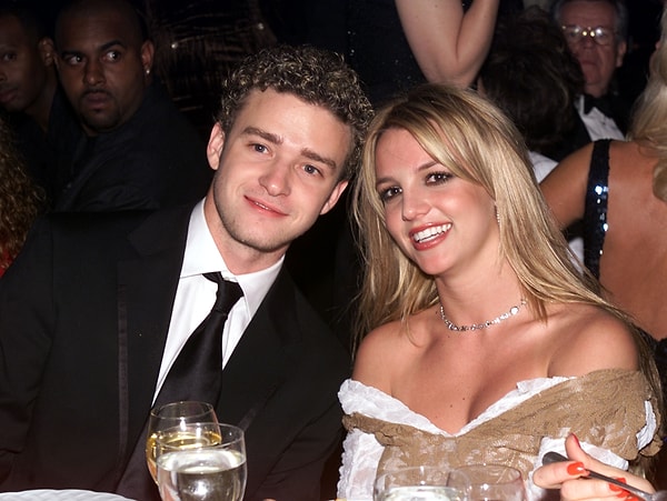 Gruptan Justin Timberlake artık iyiden iyiye öne çıkmıştı. Dönemin en popüler yıldızı Britney Spears'la birlikteydi ve ikilinin yıldızı birlikte daha çok parlıyordu.