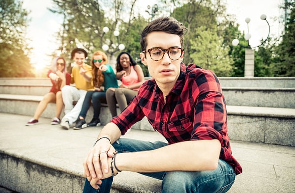 7. Окружать себя людьми, которые вас не ценят