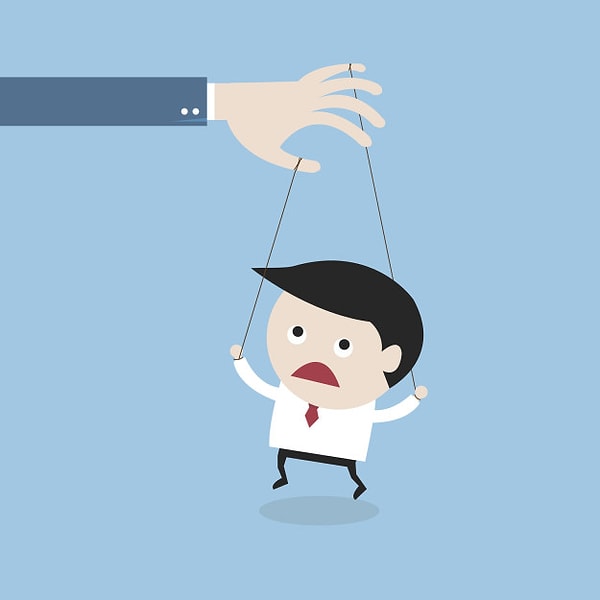 24. Пытаться контролировать других