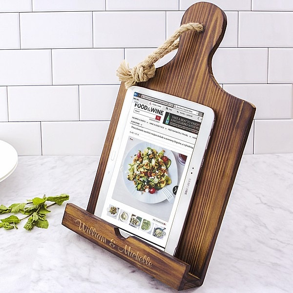 7. Лучший друг - подставка для планшета и кулинарных книг