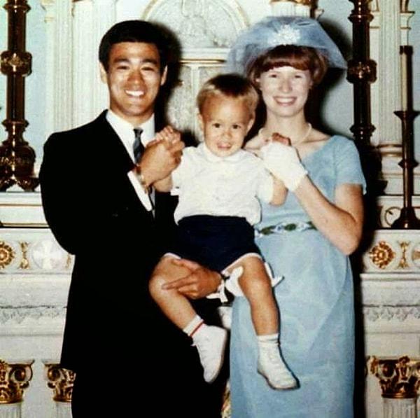 2. Bruce Lee ve onun Amerikalı eşi Linda Lee Emery'nin oğluydu.
