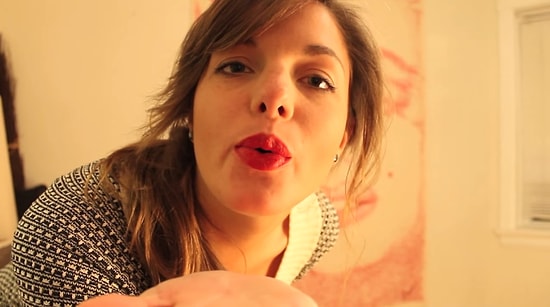 Fırça Yerine Dudaklarını Kullanan Sanatçıdan Marilyn Monroe Çalışması