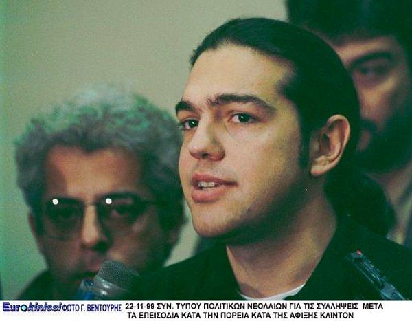 Zira, aynı Çipras, 1999 yılında Yunanistan'ı ziyaret eden dönemin ABD Başkanı Bill Clinton için düzenlenen protestoların ön saflarındaydı.