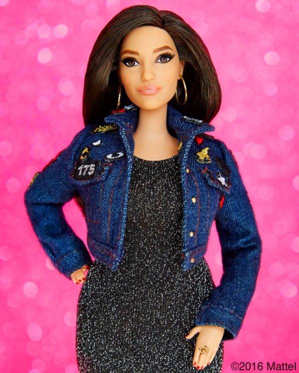 Barbie markası da böyle düşünmüş olacak ki; Ashley Graham'ın oyuncak bebeğini üretti.