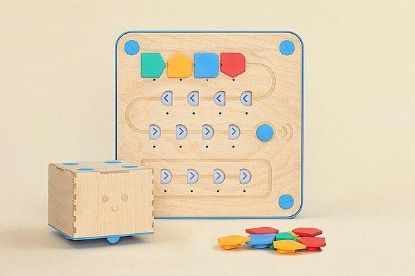 9. Cubetto çocuklar için hazırlanmış programlanabilir bir tahta oyunu.
