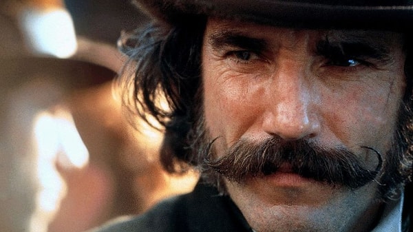 3. Закрученные вверх усы