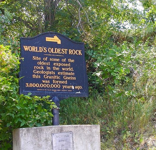 Dünya'nın ilk halinden bugüne değişmeden ulaşabilen bir kaya yoktur