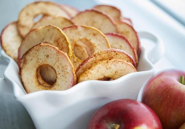5. Sağlıklı atıştırmalık sevenlere, ev yapımı elma cips!