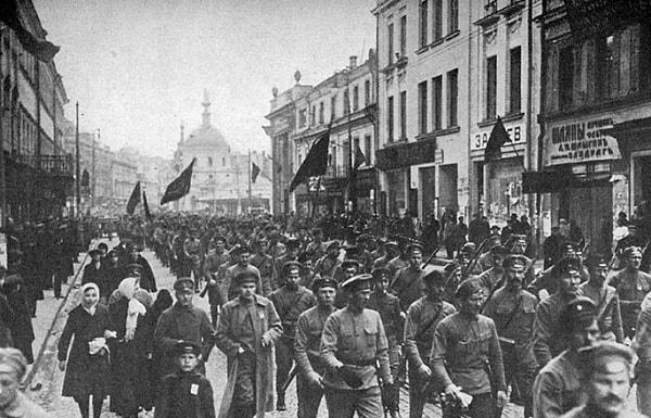 Çocuk haklarına dair ilk metin ise 1917 yılında, Ekim Devriminin ardından Proletkult isimli sosyalist kültür örgütünün Moskova Şubesi tarafından "Çocuk Hakları Bildirgesi" ismiyle kaleme alındı.