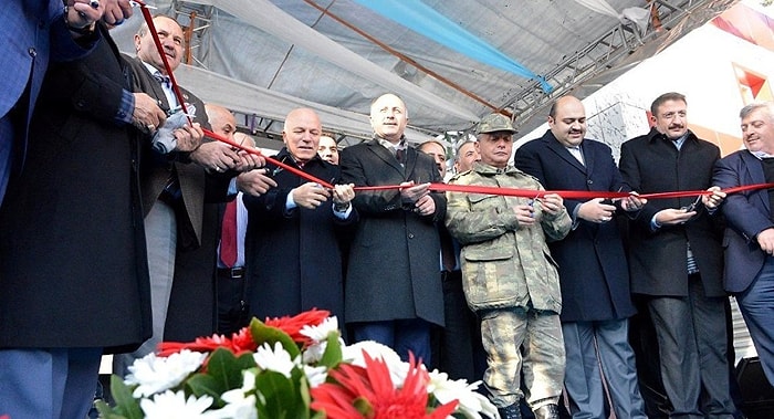 Vali Açtığı Mezarlığı Beğendi: 'İnsanın Neredeyse Ölesi Geliyor Dediler'