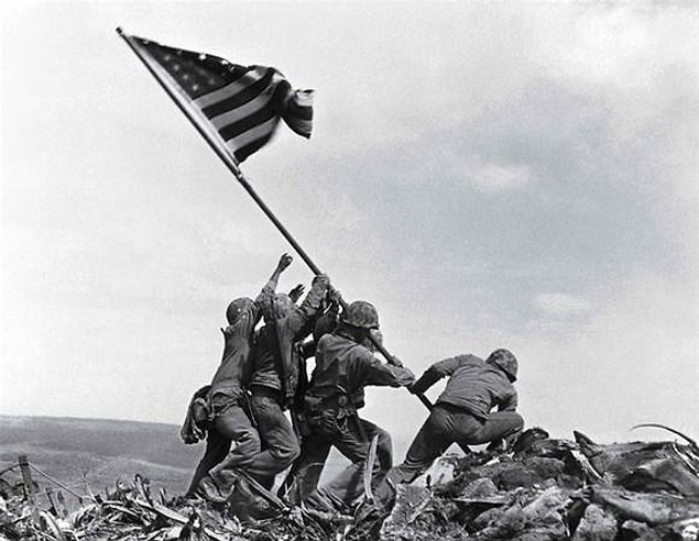34. Iwo Jima Muharebesi'nde Dikilen Bayrak - 1945