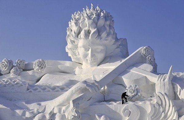 10. Невероятная скульптура из снега, Харбин, Китай