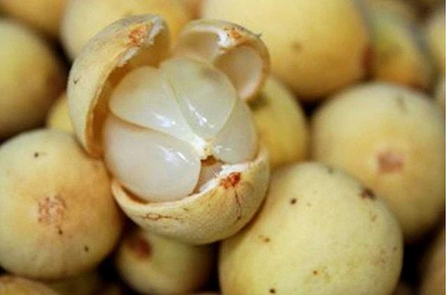 7. Duku is known for its resemblance to garlic.
