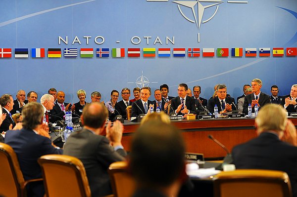 NATO üyesi Türkiye, 2012 yılında ŞİÖ'ye "diyalog ortağı" olarak katılmıştı. Türkiye, örgütün herhangi bir statüdeki tek NATO üyesi.