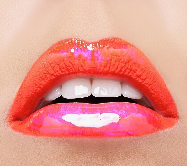 2. Голографические губы! 💄💋
