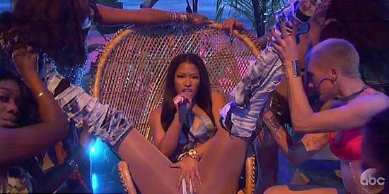 Ariana Grande ve Nicki Minaj'dan 2016 Amerikan Müzik Ödülleri'ne Damga Vuran Performans