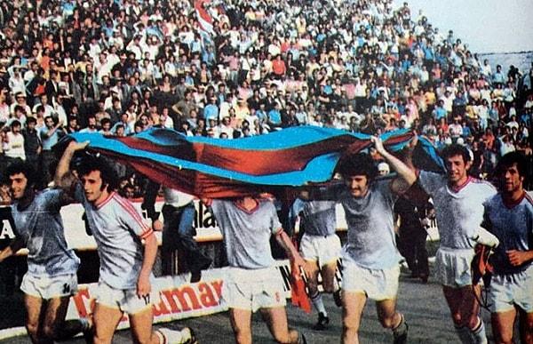 Trabzonspor, Süper Lig'e çıktıktan 1 sezon sonra şampiyon oldu. O dönemde 9 yıl içinde 6 kez şampiyon olan Trabzonspor, 2. olduğu 3 sezonda ise şampiyonun 2 defa 1, 1 defa da 2 puan arkasında kalmıştı.