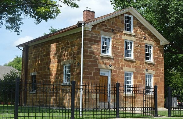 10. Тюрьма в городе Картридж