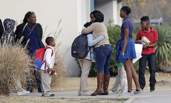 2. Пятеро детей умерло в результате аварии, и еще 20 госпитализировано с ранениями.