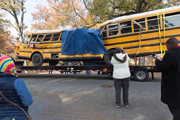 9. Она также заявляет, что Уокер ни разу не попадал в беду, и что он сам является отцом 3-летнего ребенка.