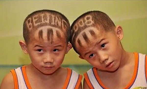 7. Многих детей в Китае назвали в честь Олимпийских игр. Больше 4000 китайских детей назвали Aoyun, что означает "Олимпийские игры". Привычка называть детей в честь известных событий и популярных слоганов очень распространена в этой стране