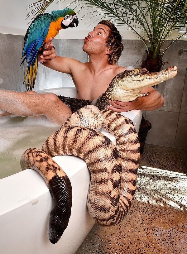 9. Австралия - девятое место. Часто австралийцы имеют нескольких сексуальных партнеров и ведут довольно-таки беспорядочную половую жизнь. По данным недавнего опроса журнала Cosmopolitan в среднем у жителя Австралии в течении жизни бывает 25 половых партнеров