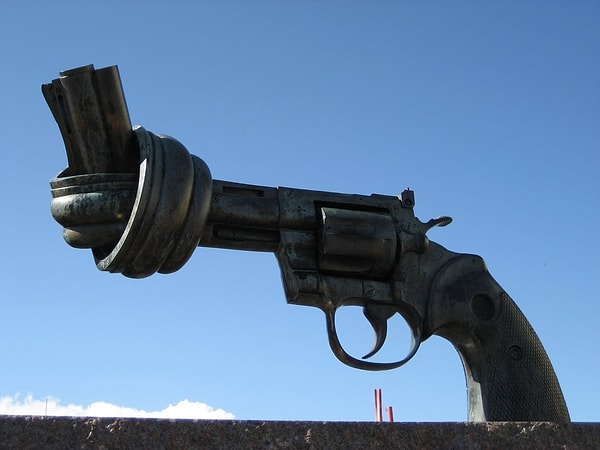 7. Такие люди избегают жестокости, особенно в медиа